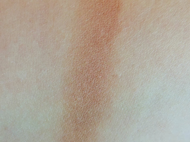 Swatch of YSL Les Sahariennes Sun Kissed Blur Perfecting Bronzer in No7 Cuivre