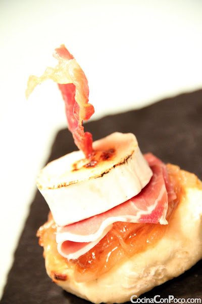 Panecillo de hierbas aromáticas y jamón en texturas - Sin Gluten Panecillo de hierbas aromáticas y jamón en texturas - Sin Gluten