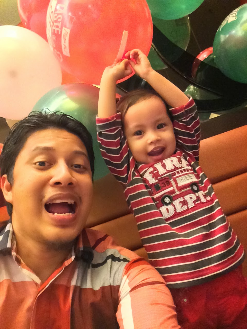 gambar selfie bapa dengan anak selfie