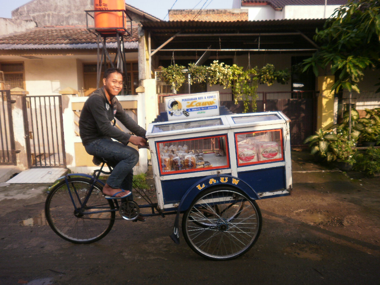 Senyuman Indonesia Raya: HOW TO EARN A LIVING - INDONESIAN WAYS!