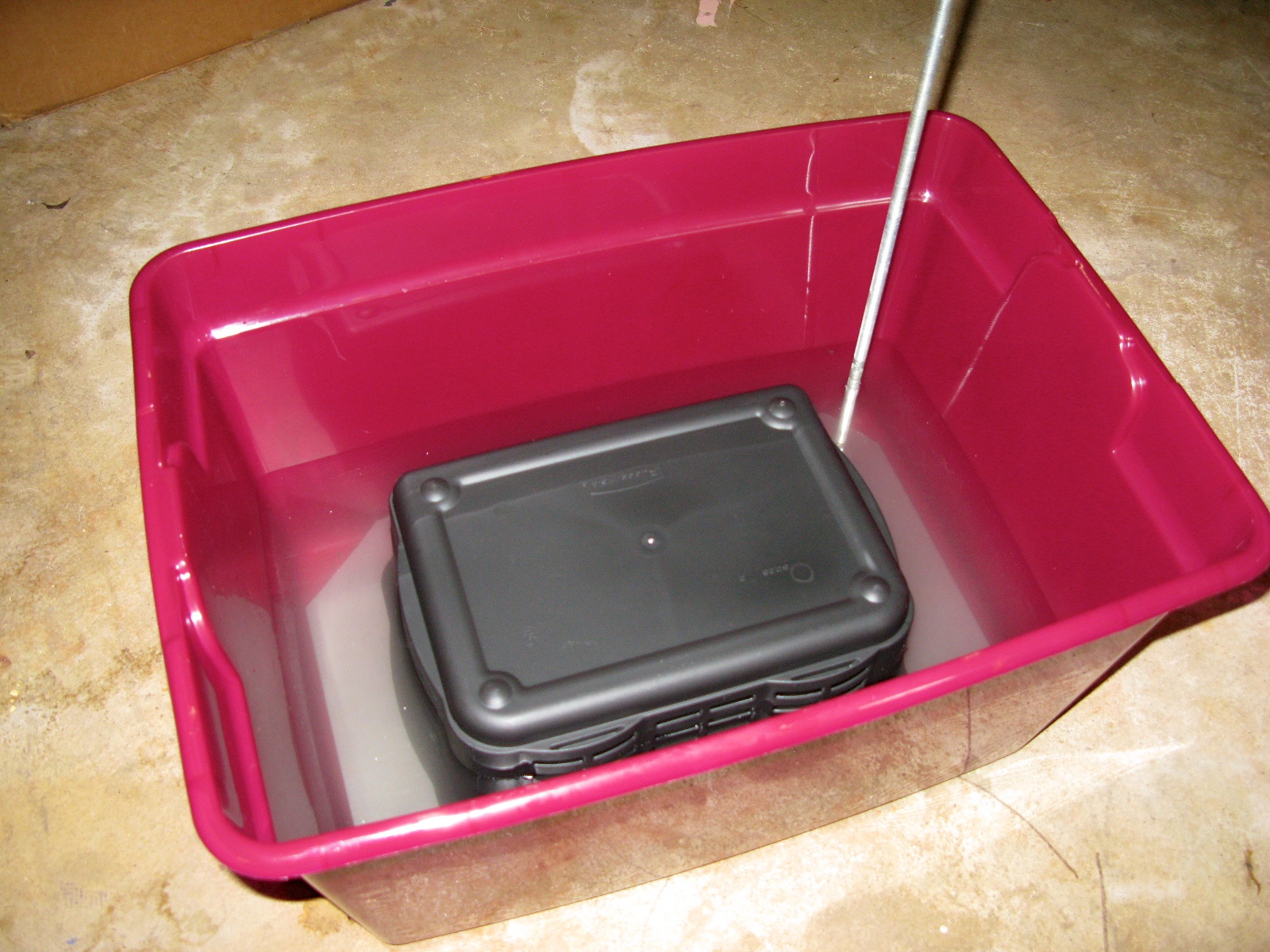 A 30 Electrolysis Setup for Cleaning Cast Iron Raven's Nest