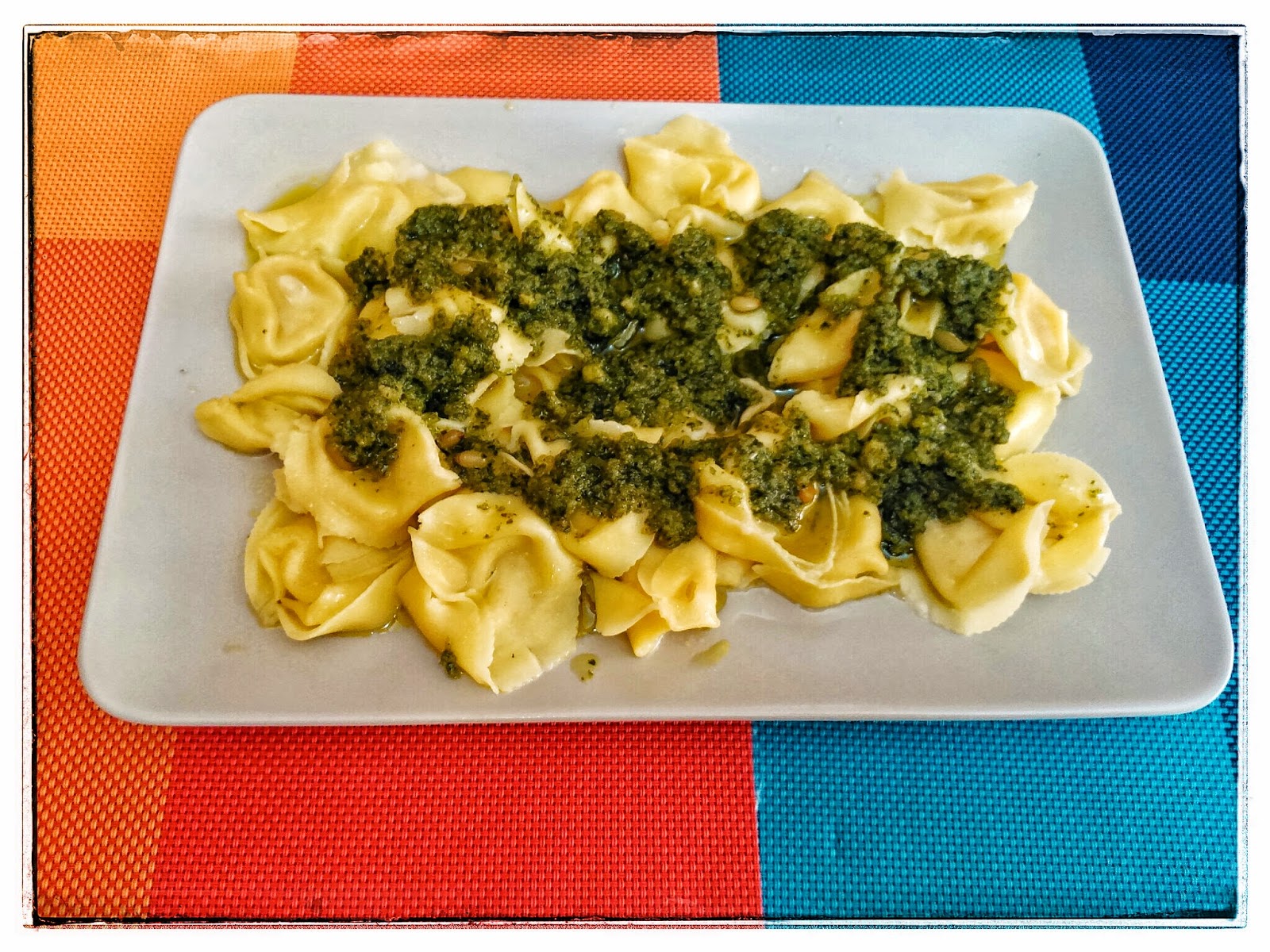 Tortellini De Trufa Blanca Y Queso Con Salsa Pesto