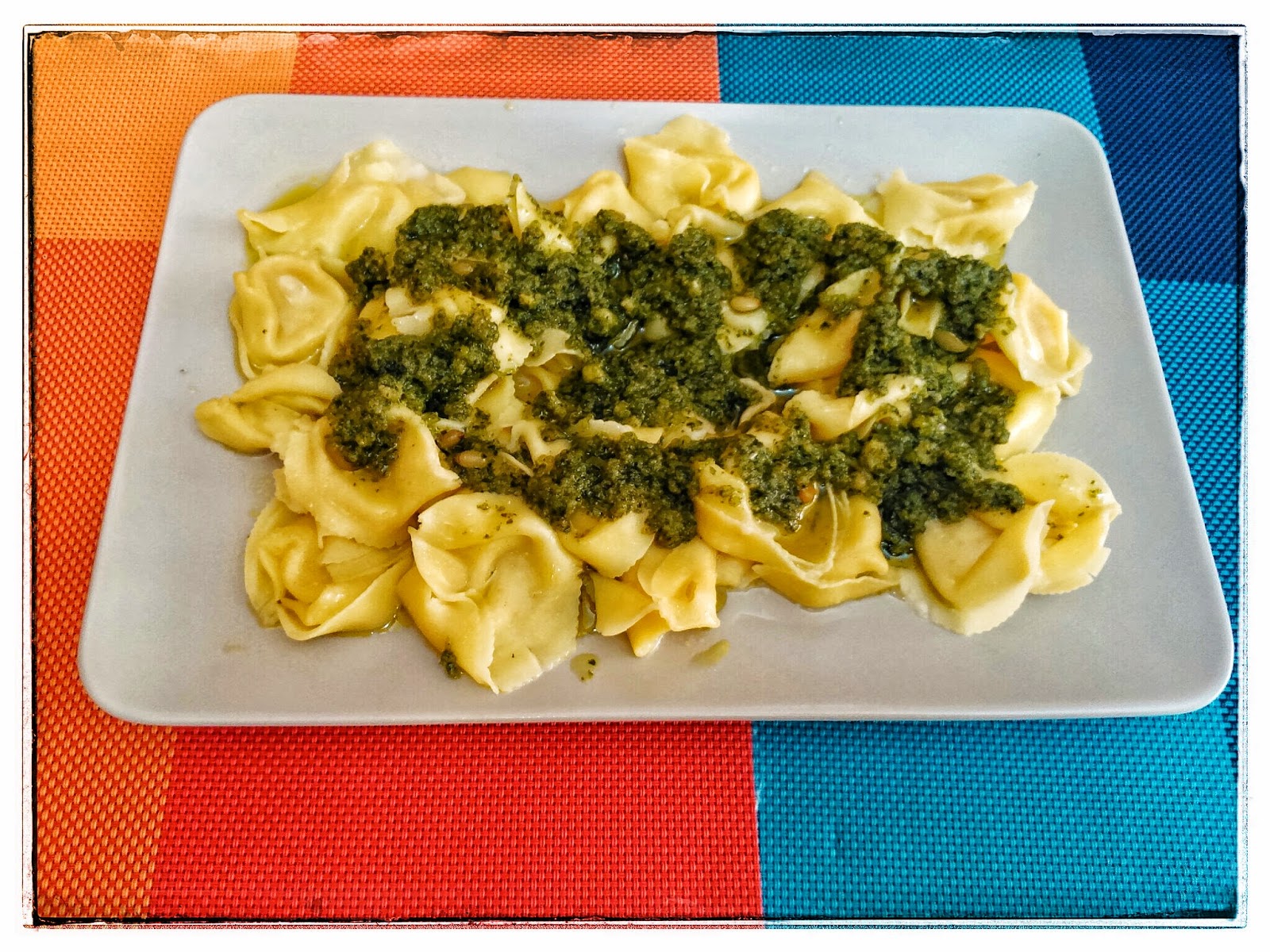 Tortellini De Trufa Blanca Y Queso Con Salsa Pesto
