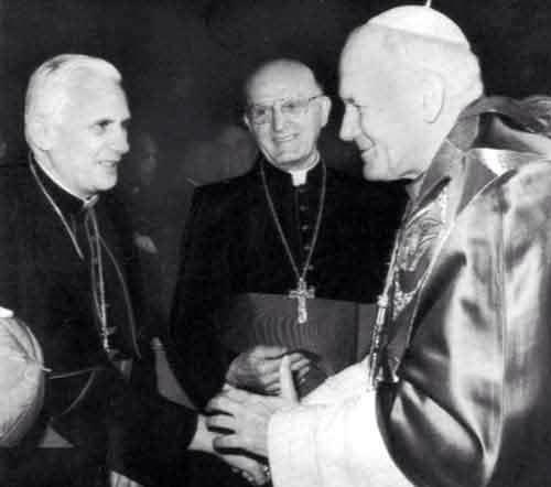 El Nuevo Papa Francisco I es Argentino! Benedicto+XVI+,+Francisco+y+Juan+Pablo+II