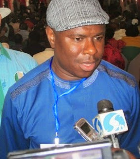 HON%2BDAKUKU%2BPETERSIDE%2BADDRESSING%2BTHE%2BPRESS%2BWITH%2BTHE%2BNEW%2BPUB%2BSECR%2C%2BCHRIS%2BFINEBONE%2BWATCHING%2B(2)