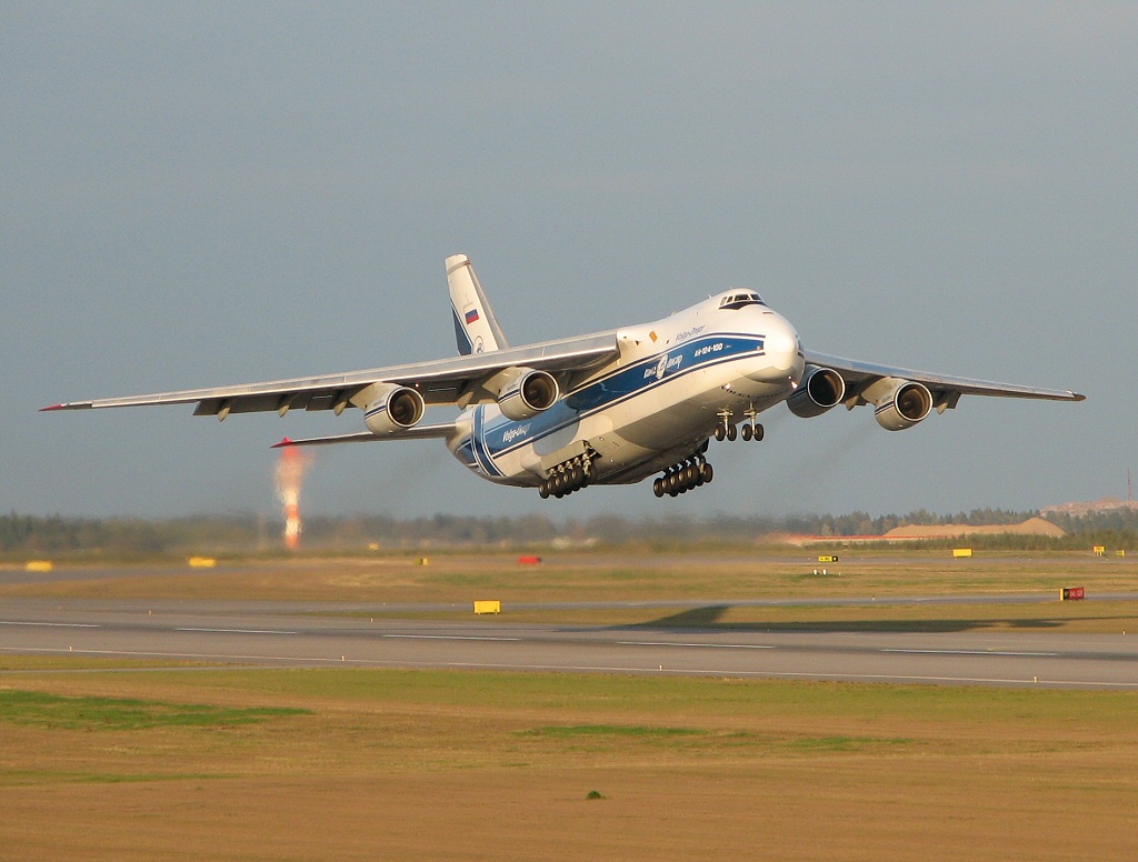 http://4.bp.blogspot.com/-RZWd3wC0XIo/TrhcF1boSII/AAAAAAAAGjc/KyNrjKZkOI4/s1600/antonov_an124_landing.jpg