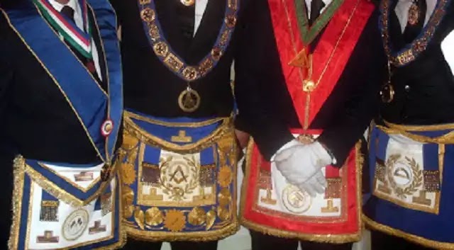 Ακόμα και οι μασόνοι «μάσησαν» το ταμείο της Στοάς! Ακόμα και οι μασόνοι «μάσησαν» το ταμείο της Στοάς!