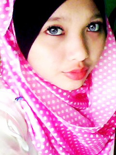 Awek Bibir Tebal