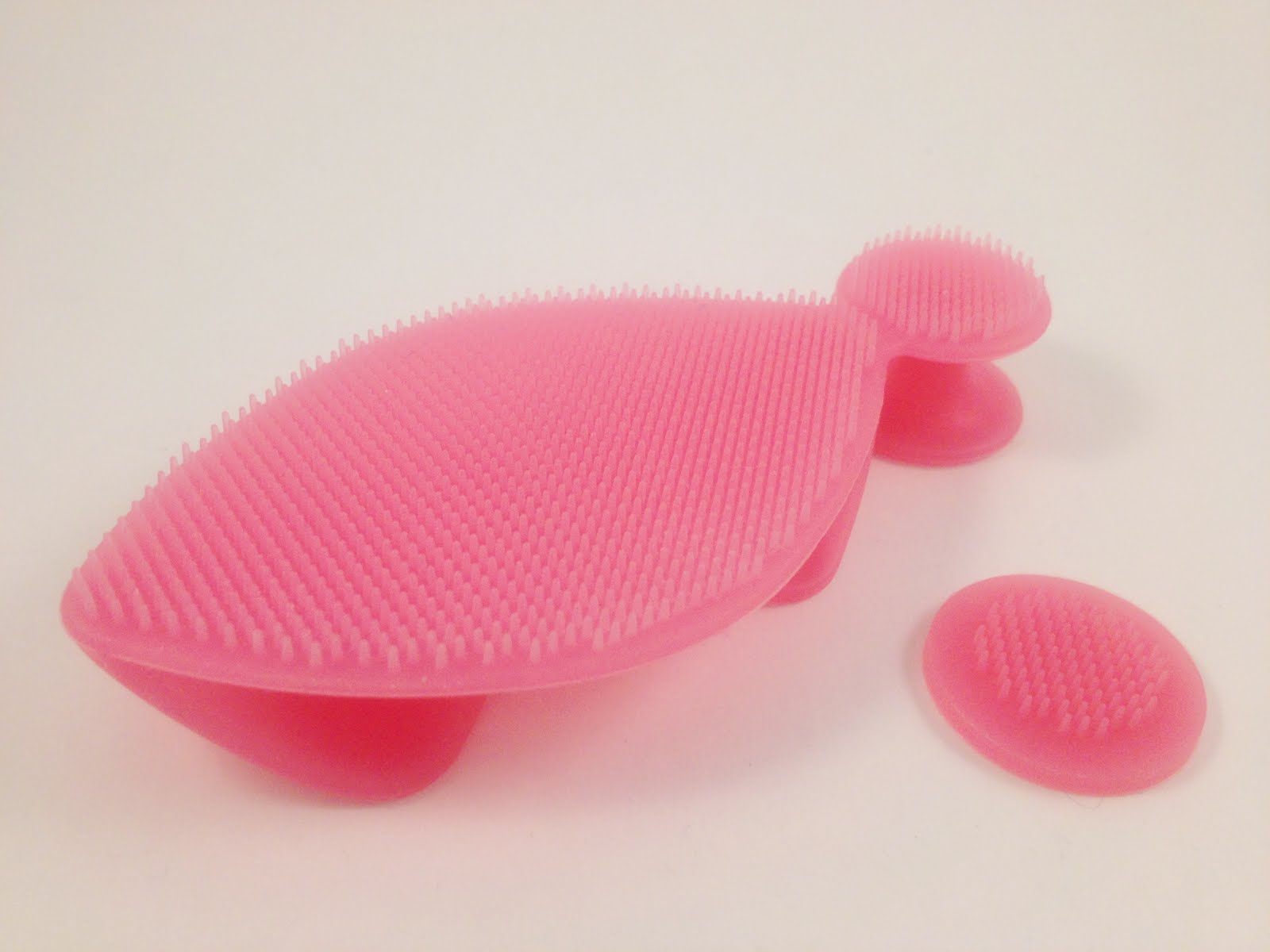 Review Sasatinnie Japanese Accessory Facial Cleansing Brush Blush