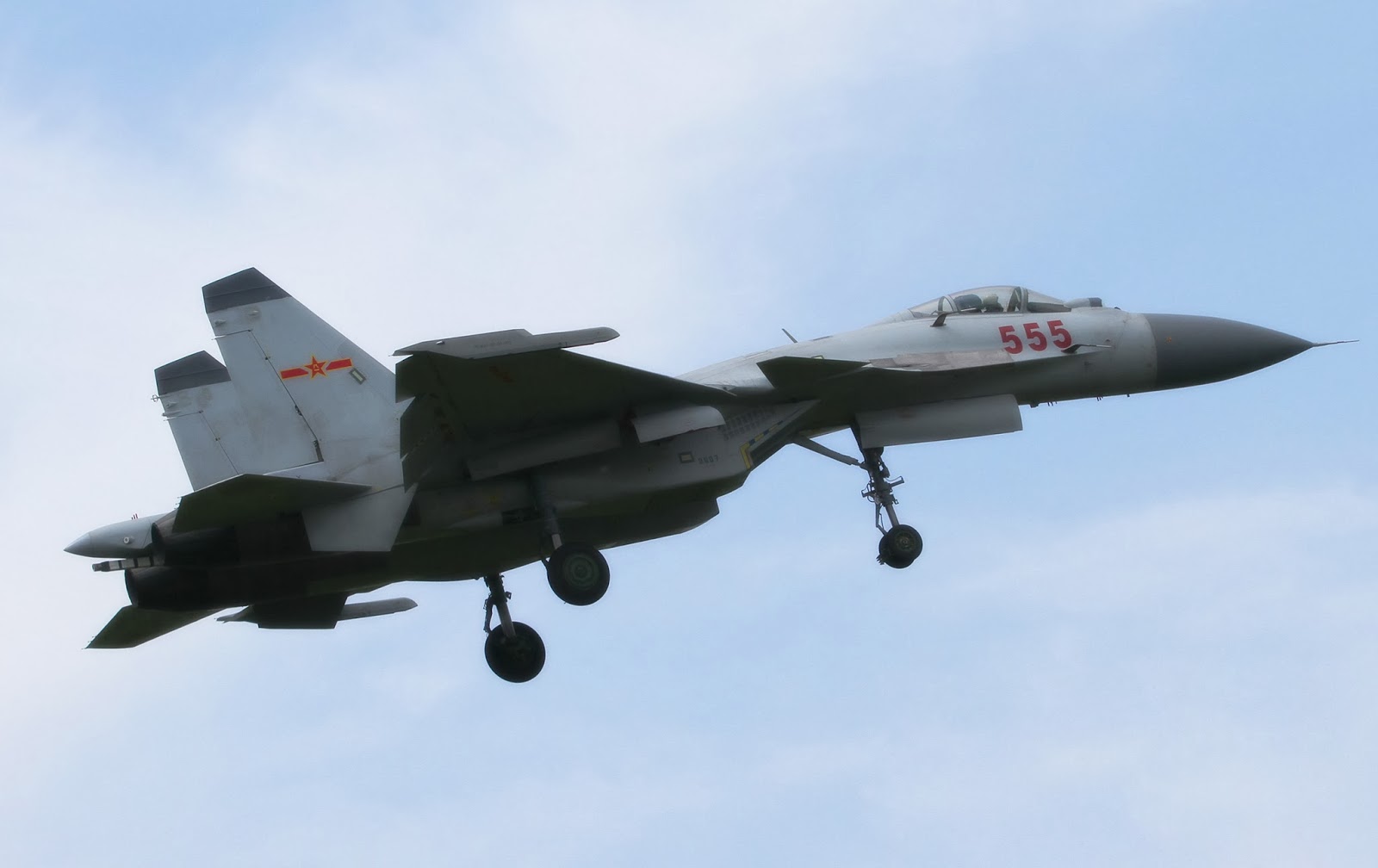 Shenyang J-15 - Página 2 China%E2%80%99s+first+carrier-borne+J15+fighter+jets+were+displayed+for+public+to+see+Wednesday+in+Xi%E2%80%99an+of+northwest+China%E2%80%99s+Shaanxi+Province+(1)