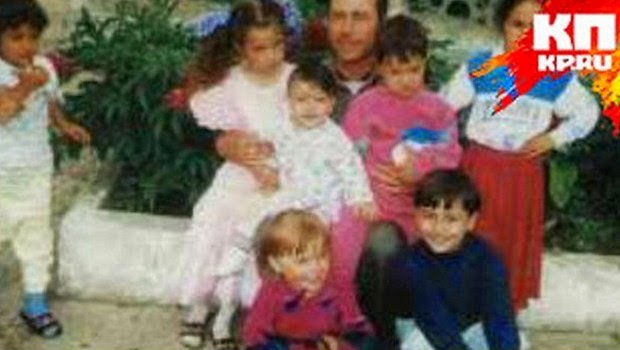 Foto masa kecil Olga Romanovich bersama saudaranya