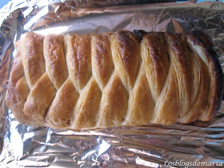 TRENZA DE HOJALDRE RELLENA DE NOCILLA