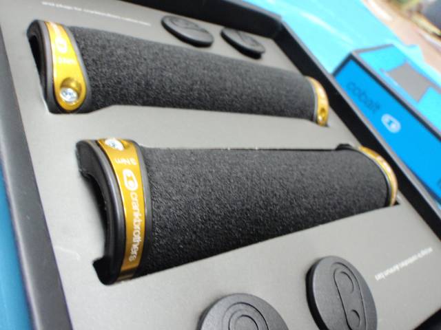 gold mtb grips
