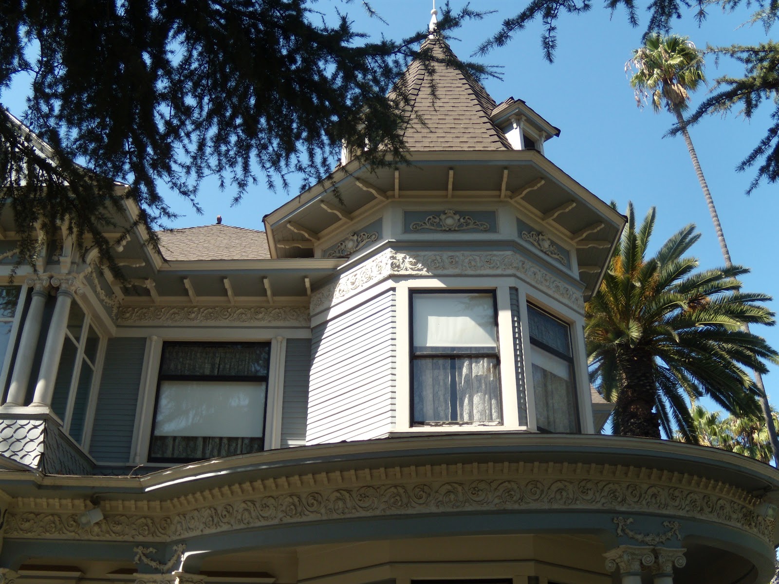 Long Beach Landmark - A Visit To the Bembridge House - LA Explorer