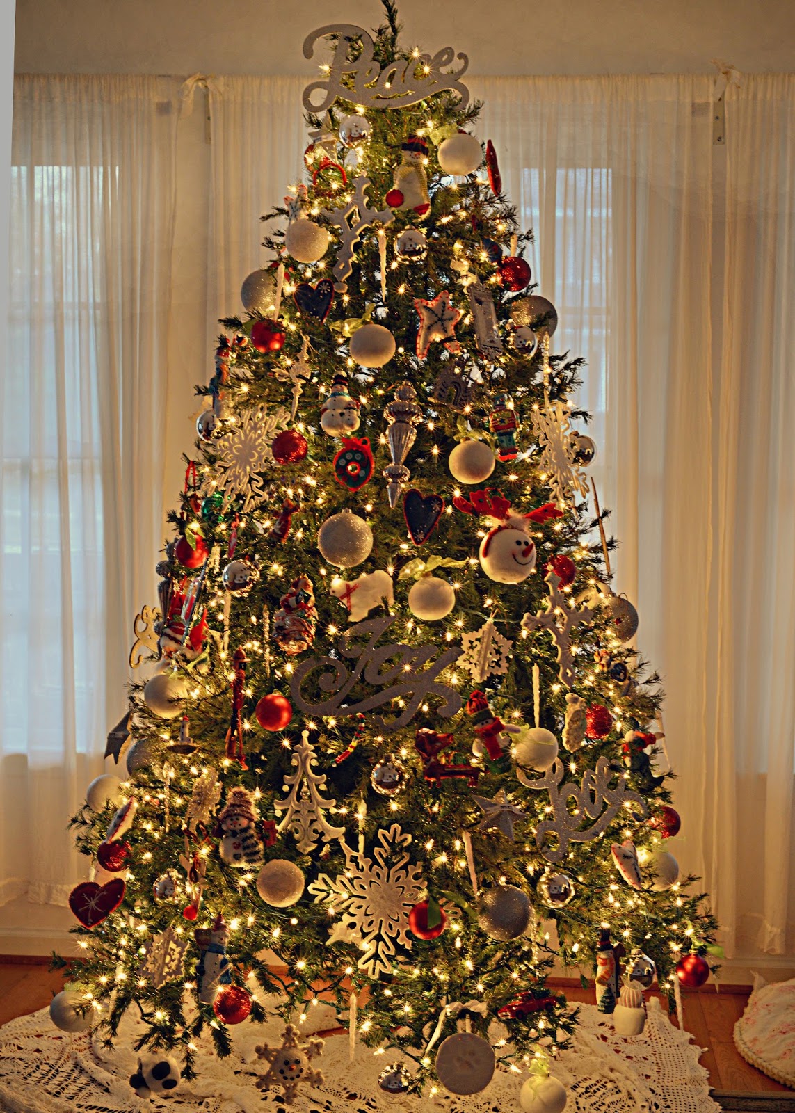 We 3 Doxies Our Christmas Tree Tradition