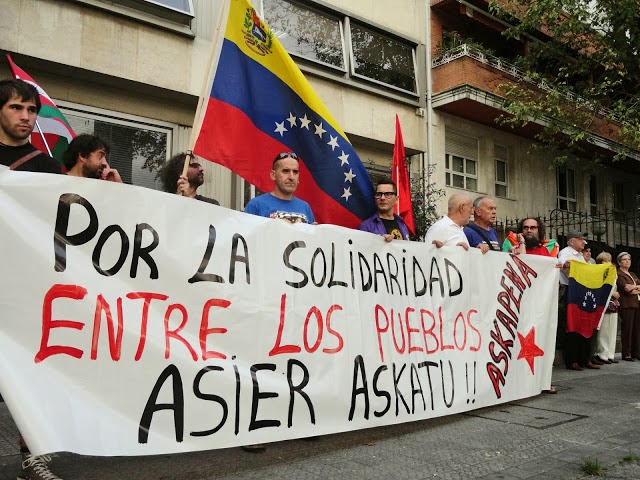 No a la extradicion, Si al asilo politico!