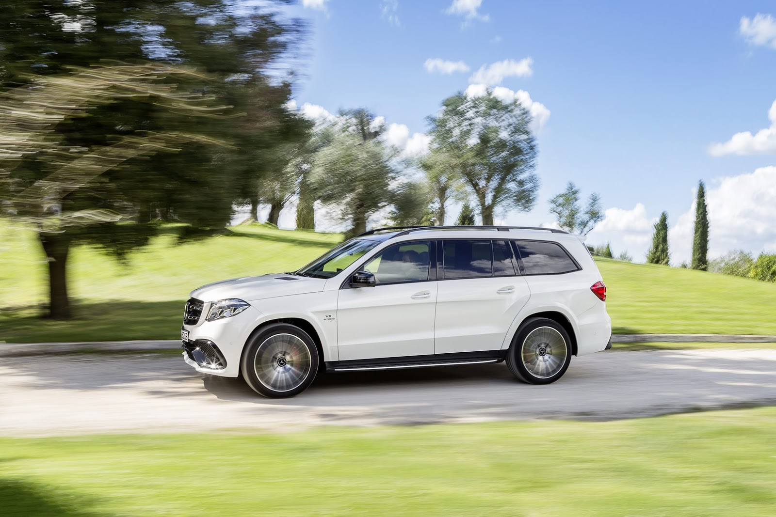 2017-Mercedes-GLS-15.jpg