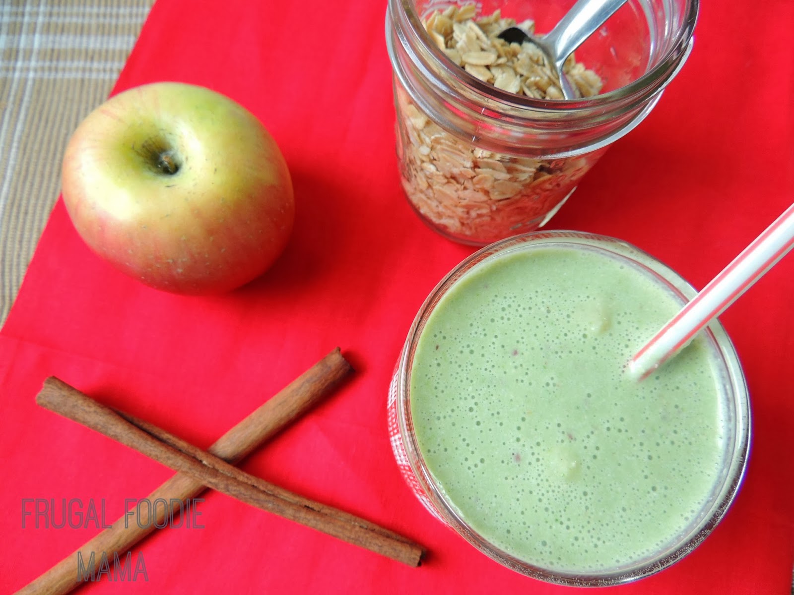 Apple-Ginger Crisp Green Smoothie via thefrugalfoodiemama.com