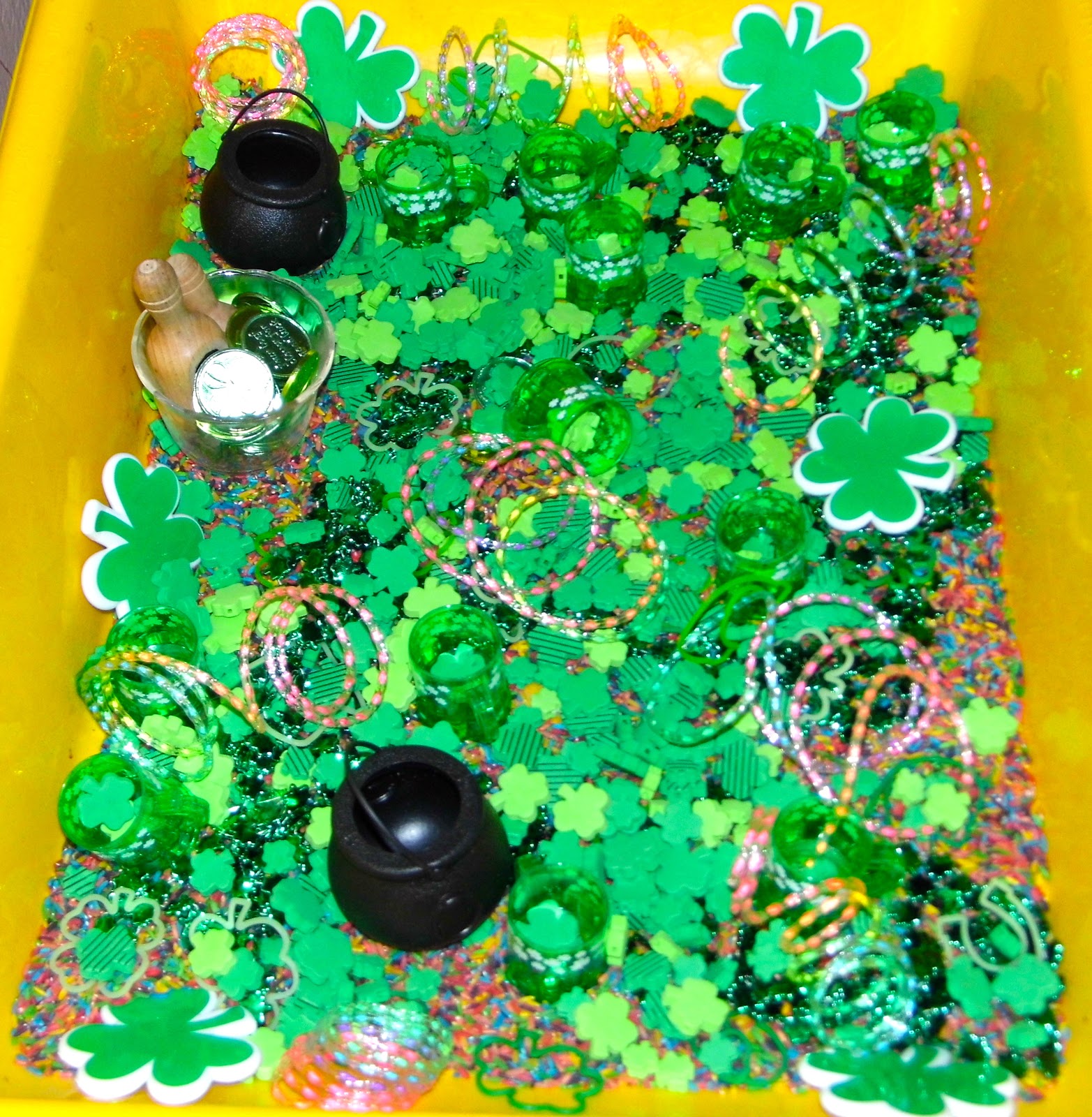 St. Patricks Day Sensory Bin