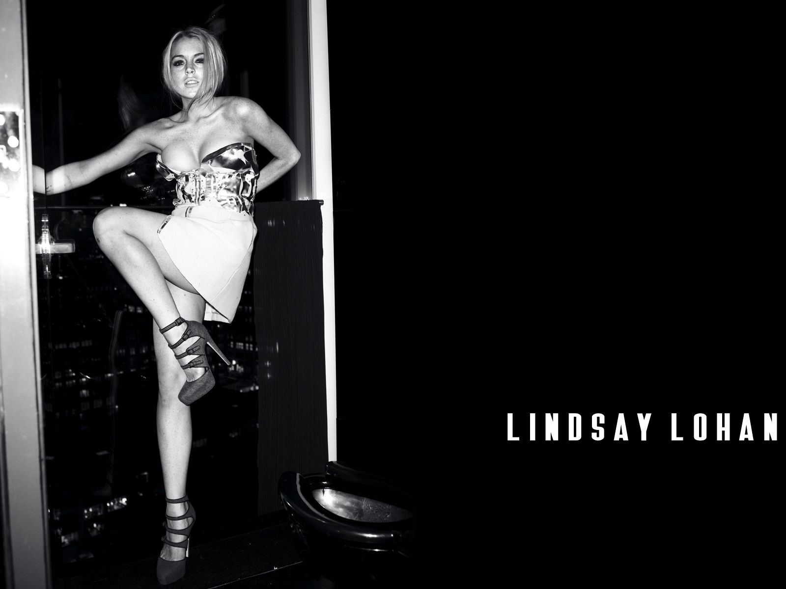 Lindsay Lohan High digital wallpaper blog.