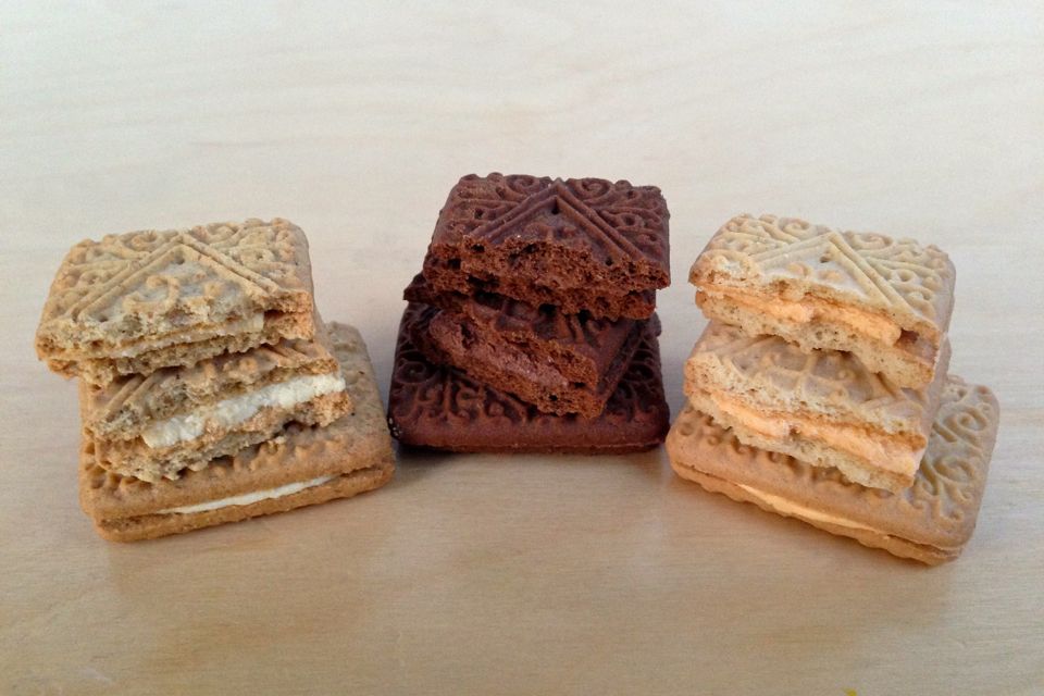 VEGANOO Vegan Reviews Budget Vegan Hills Cream Sandwich Biscuits