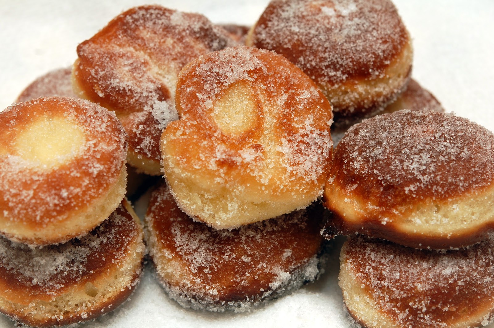 MOVE OVER DUNKIN DONUTS, WE'RE MAKING HOMEMADE JELLY DOUGHNUTS ROLLED