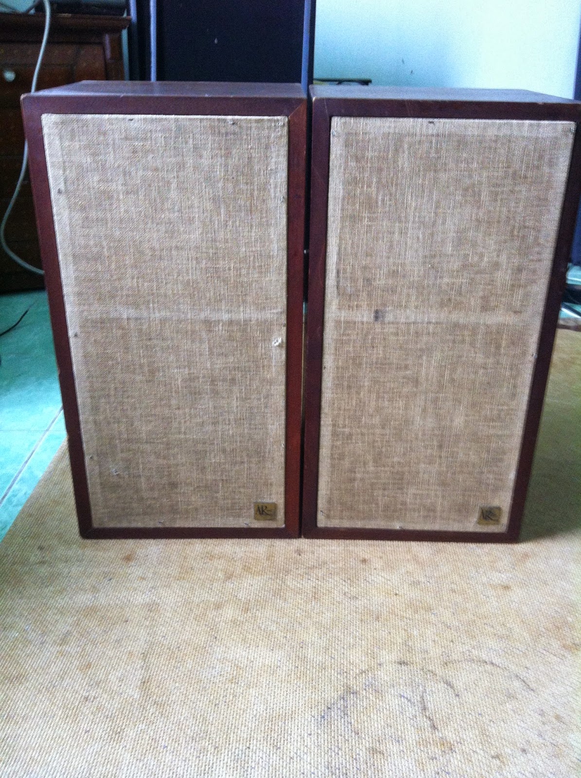 Mặt trước loa AR 4X Mặt trước loa AR 4X