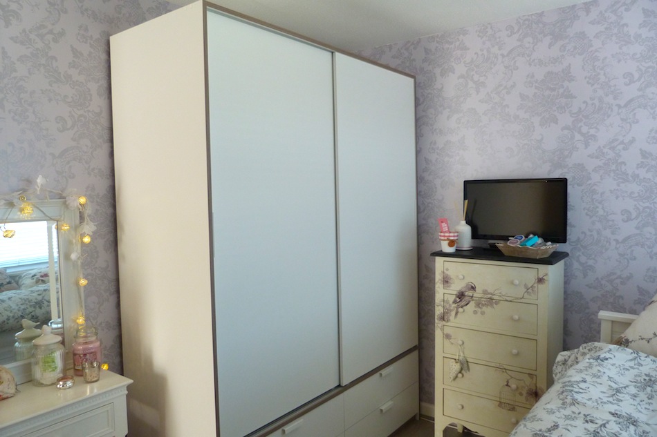 Ikea Schreibtisch Jonas Neupreis ~ home touches the closet Lucyy Writes Ikea Schreibtisch Jonas Neupreis ~ home touches the closet Lucyy Writes