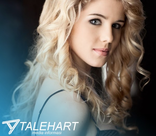 Foto Si Cantik Emily Bett Rickards Pemeran Felicity di TV Series Arrow Foto Si Cantik Emily Bett Rickards Pemeran Felicity di TV Series Arrow
