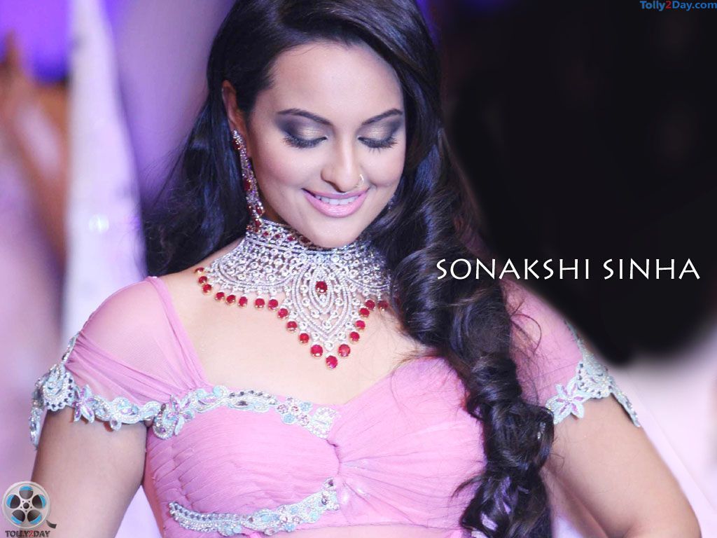 http://4.bp.blogspot.com/-Rp6SXnFWTZo/URKQivHwVcI/AAAAAAAADPI/ndlEIni_148/s1600/1353881837_Bollywood-Actress-Sonakshi-Sinha-HD-Wallpapers-9.jpg