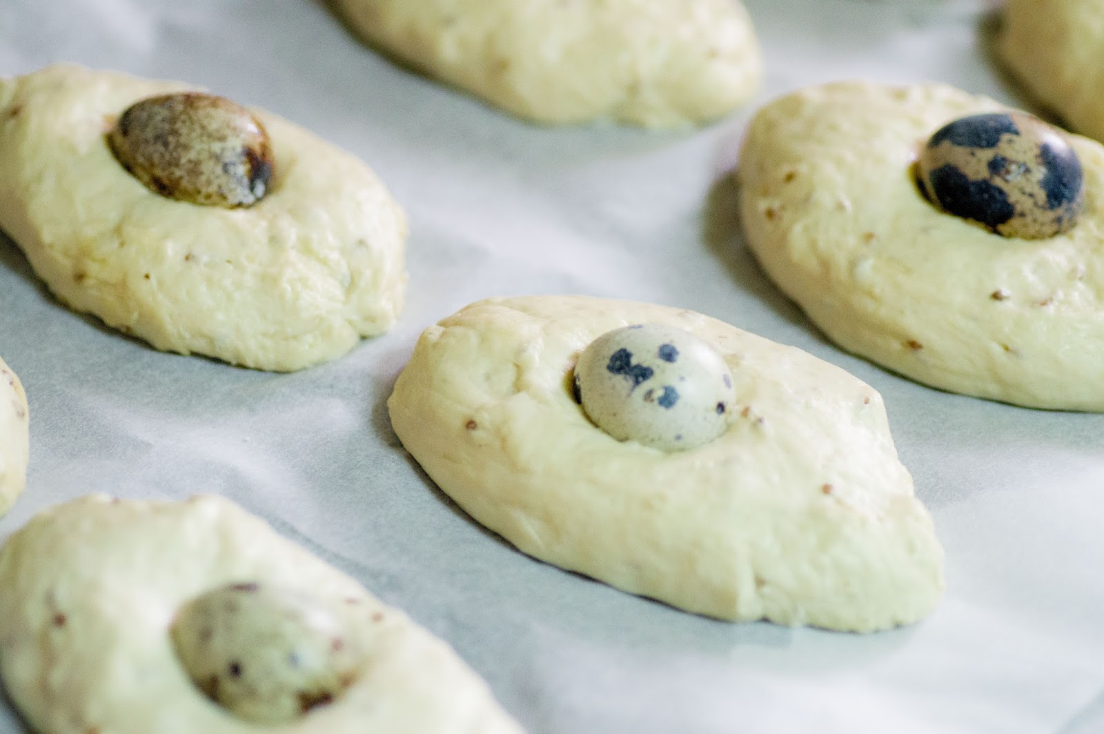 Hornazos de Semana Santa con huevo de codorniz Hornazos de Semana Santa con huevo de codorniz