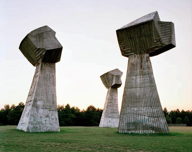 Monumentos olvidados de la ex Yugoslavia