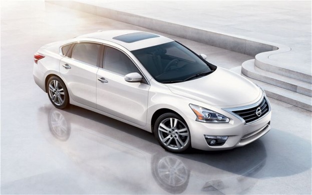 2013 Nissan Altima front three quarters 2013 Nissan Altima front three quarters