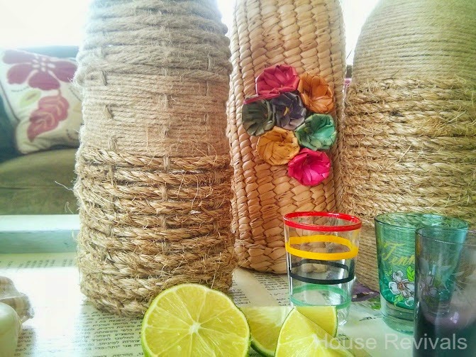 Start by tying "ribs" onto your bottle, as shown. To do this tie a jute