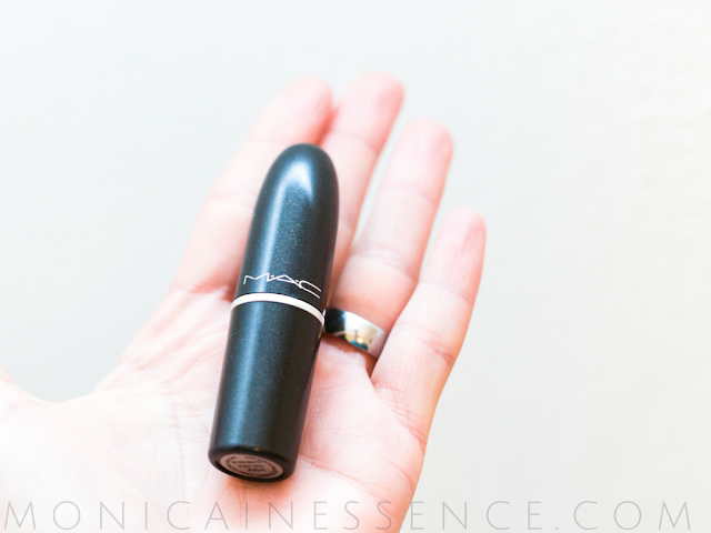 mac, retro matte, ruby woo, recenzia rúž, červené pery, líčenie, monicainessence výrazne pery, nahé oči, matný, makeup