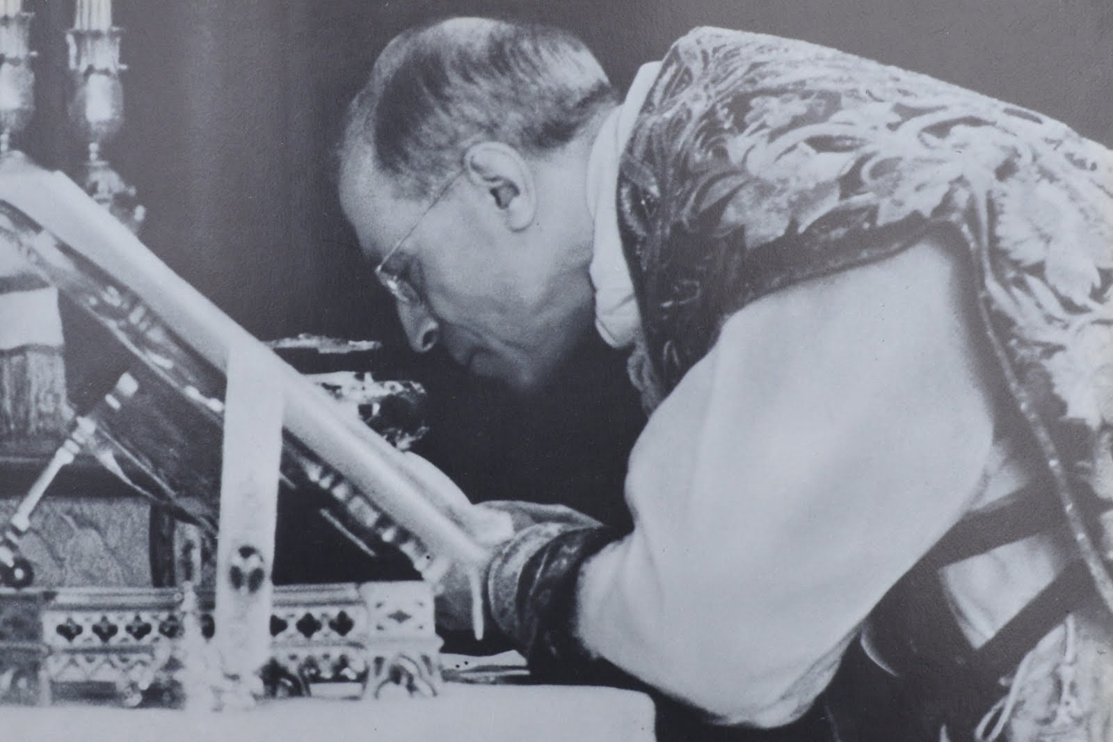 [Obrazek: EF%2BPIUS%2BXII.JPG]