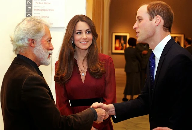 On 11 January 2013, the first official portrait of the Duchess of Cambridge was unveiled at the National Gallery. The mum-to-be wore an elegant scarlet Whistles dress and it was the first time we saw the tiniest hint of a growing baby bump.