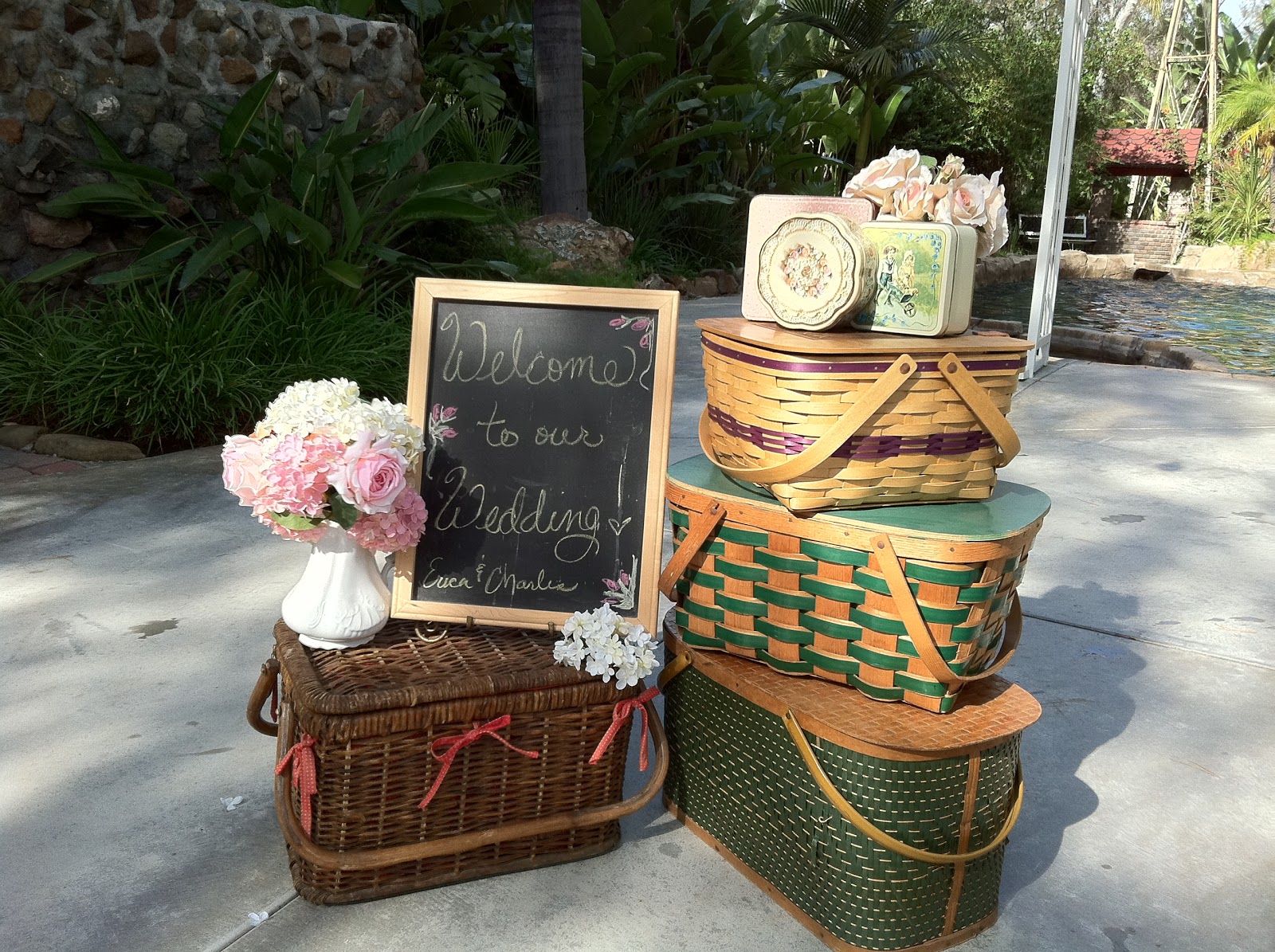 The Jones Victorian Estate Picnic Baskets are definitely VINTAGE and fun!