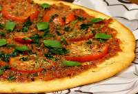 Pizza de Páprica com Manjericão Pizza de Páprica com Manjericão (vegana)