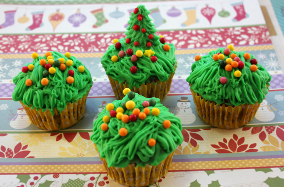 Cupcake de zanahoria y nueces con buttercream de queso de untar con forma de hierba, por Sweet KOKEKO