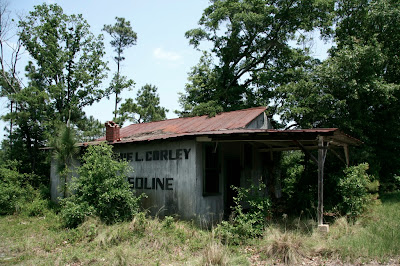 Abandoned filling station US 1