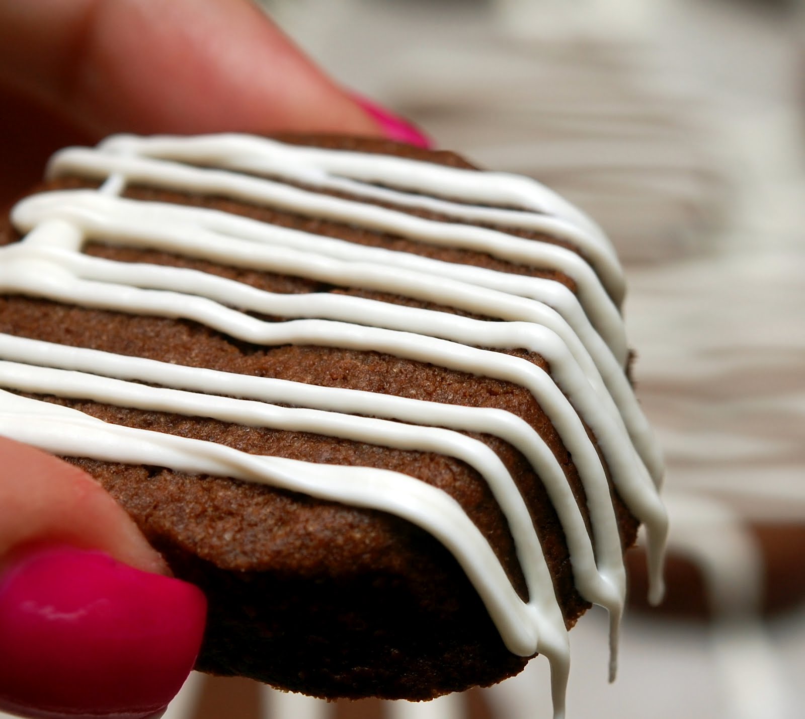 GF CHOCOLATE COOKIES WITH WHITE CHOCOLATE DRIZZLES Hugs and Cookies XOXO