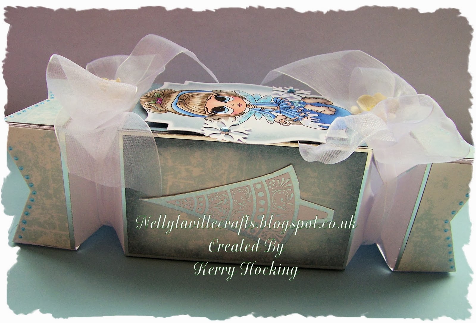Nellylaville Crafts: Christmas Cracker Gift Box