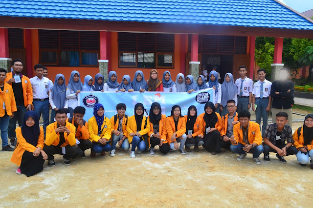 Siswa SMA N 3 Kendari belajar IT dan Linux Siswa SMA N 3 Kendari belajar IT dan Linux