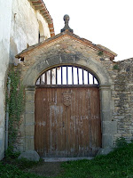 El portal d'accés a la Rectoria de Sant Andreu de Gurb El portal d'accés a la Rectoria de Sant Andreu de Gurb