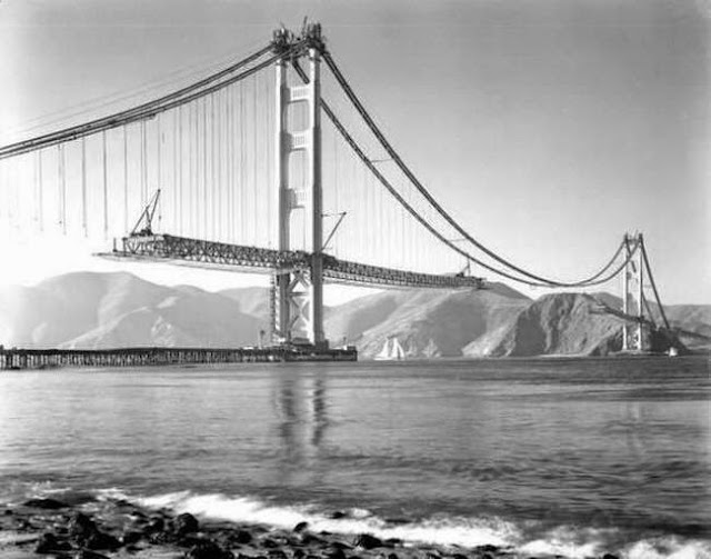 3. Proses pembangunan Golden Gate Bridge (1937)