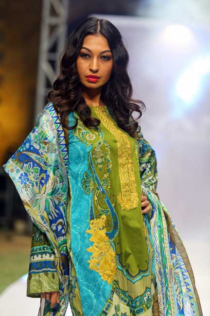 Elan, Elan Lawn, Rabia Butt, Designer Lawn of Pakistan, Lawn season, Lawn Mania, Top Lawn Designers, Pakistani Fashion, Pakistan Fashion, Buy Lawn online, Fashion, Fashion Blogger of Pakistan, Fashion Blogger, Red alice rao, redalicerao