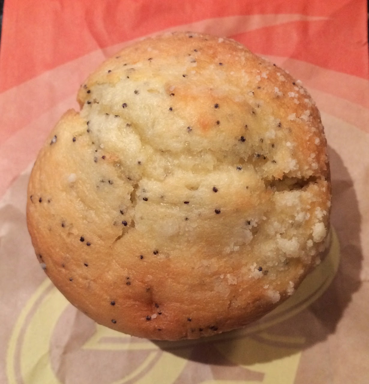 Lemon Poppyseed Muffin From Tim Hortons / ティム・ホートンズのレモンポピーシードマフィン I'm