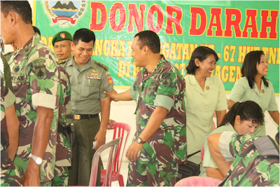DONOR DARAH DALAM RANGKA MEMPERINGATI HUT TNI KE-67 KODIM 0725/SRAGEN DONOR DARAH DALAM RANGKA MEMPERINGATI HUT TNI KE-67 KODIM 0725/SRAGEN