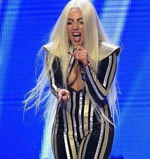 Lady Gaga anuncia que será operada nesta quarta-feira